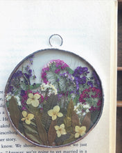 Load image into Gallery viewer, Round Garden Botanical Wall Hanging