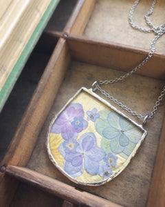 Arch Shaped Flat Glass Necklace with Hydrangea Petals