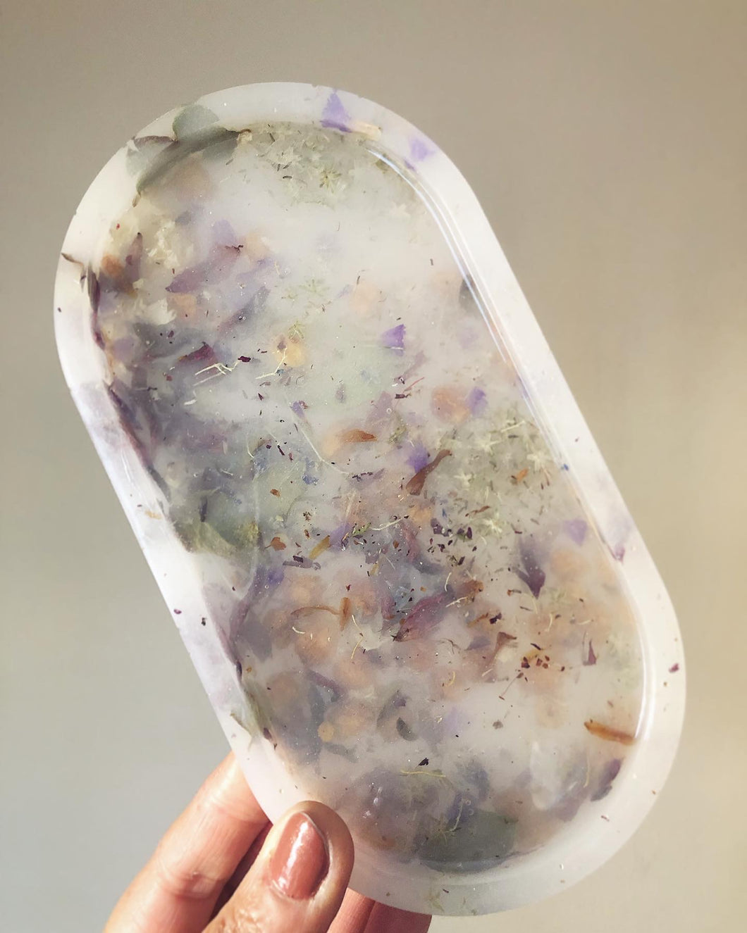 MIXED BOTANICAL PETALS OVAL TRAY