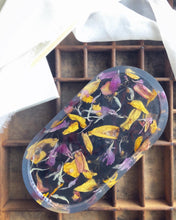 Load image into Gallery viewer, MIXED BOTANICAL PETALS OVAL TRAY