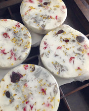 Load image into Gallery viewer, FLORAL COASTERS (SET OF 4)