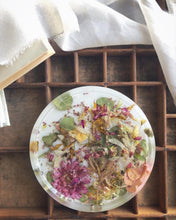 Load image into Gallery viewer, MIXED BOTANICAL ROUND TRAY