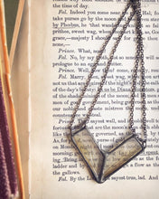 Load image into Gallery viewer, Drangonfly Wing Necklace