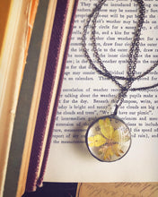 Load image into Gallery viewer, Birdsfoot Flower Necklace