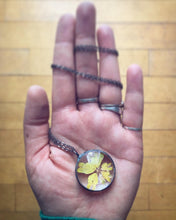 Load image into Gallery viewer, Birdsfoot Flower Necklace