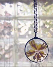 Load image into Gallery viewer, Birdsfoot Flower Necklace