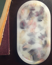 Load image into Gallery viewer, MIXED ROSE PETAL OVAL TRAY